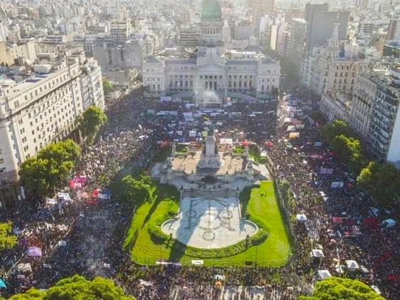 FrenteGyD's tweet photo. En el Congreso estuvimos en muy buena compañía 💜💜 https://t.co/tLMgyjXjEJ