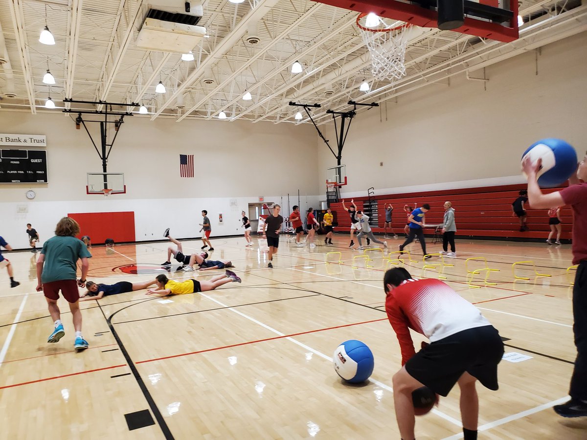 VHStrackfieldcc's tweet photo. Tanagers getting it done with some circuit training today. #coldneverbotheredusanyway #gotanagers https://t.co/eVrD553gpT