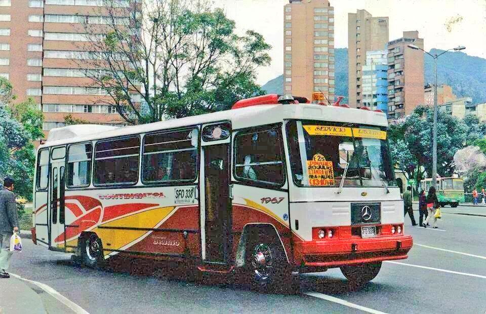 CruzEscribiente's tweet photo. Se acuerdan del "Ejecutivo" que costaba más porque no "aceptaba" pasajeros de pie, pero que degeneró hasta ser denominado "hijueputivo"? https://t.co/w3gDPqSZYN