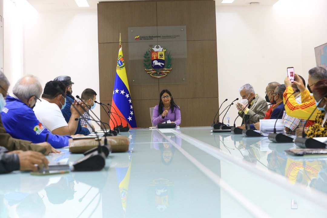 ViceVenezuela's tweet photo. #EsNoticia || Ejecutivo Nacional se reúne con representantes de la clase obrera para avanzar en la defensa y protección de los trabajadores.

#9Mar

Más detalles aquí: https://t.co/WCs5lU4iKh https://t.co/h5bNCaEm10