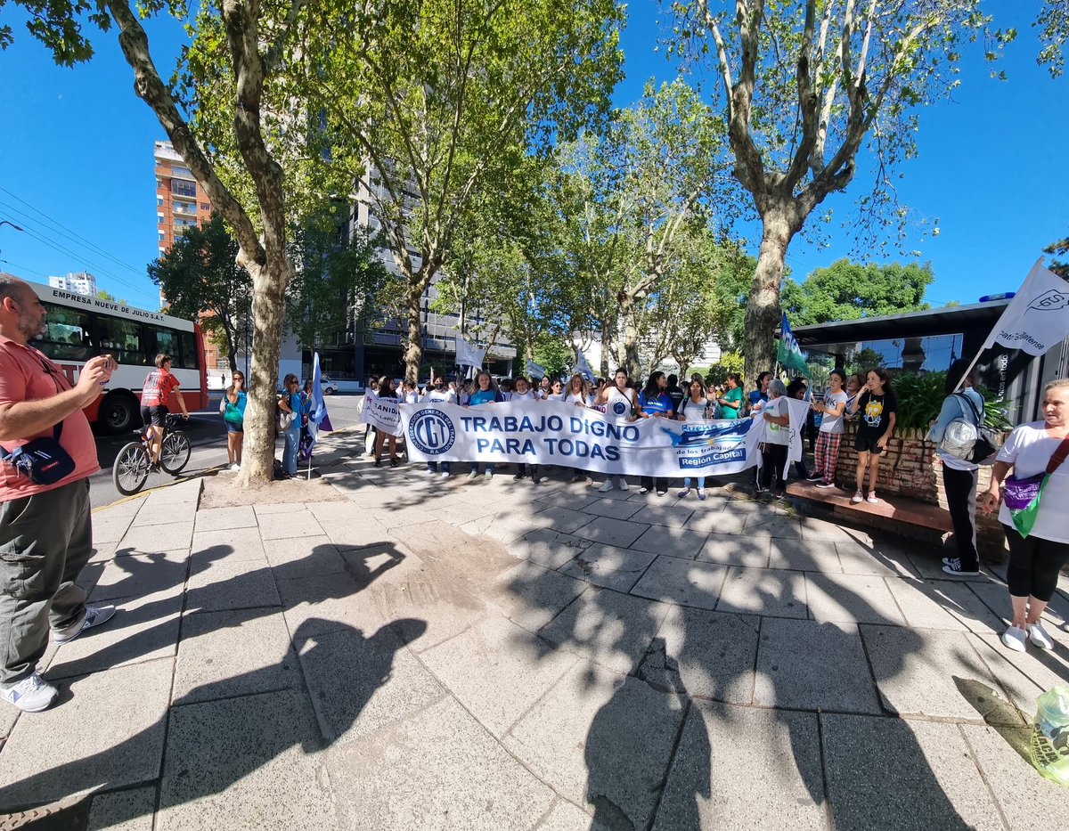 IntersindicalM's tweet photo. #8M juntas, organizadas, en las calles una vez más 💪💚
#MujeresSindicalistas #NosotrasMovemosElMundo https://t.co/4kAI3M5FbS