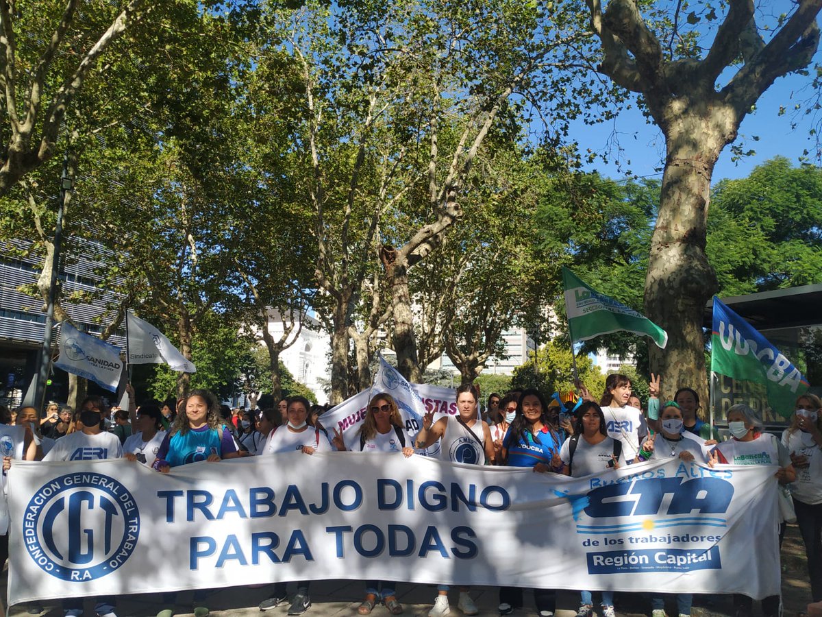 IntersindicalM's tweet photo. #8M juntas, organizadas, en las calles una vez más 💪💚
#MujeresSindicalistas #NosotrasMovemosElMundo https://t.co/4kAI3M5FbS