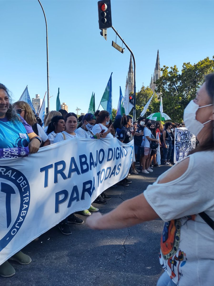 IntersindicalM's tweet photo. #8M juntas, organizadas, en las calles una vez más 💪💚
#MujeresSindicalistas #NosotrasMovemosElMundo https://t.co/4kAI3M5FbS