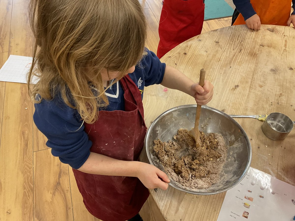 stpeters2_8's tweet photo. Reception class RM enjoying another ‘pop up’ adventure outside of the classroom! Thank you for having us @RailwayMuseum. We enjoyed eating our train biscuits we baked earlier in the week too! https://t.co/RTWWQhXeTB