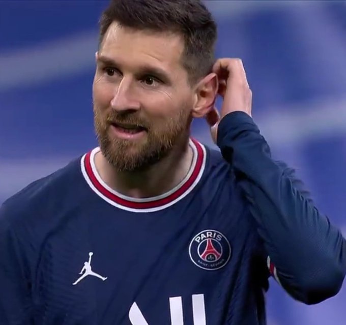 RMadrid13UCL's tweet photo. Jajajajaja el enano hormonico otra vez desaparecido en un partido importante #PutaMessi #PutaPsg #HalaMadridYNadaMas ( foto by @LadPedja2 ) https://t.co/T5ApDdqKFu