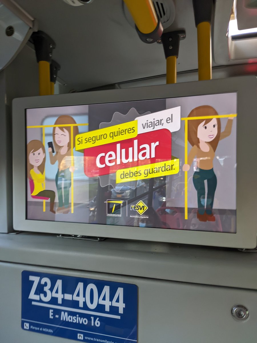 _Sergio_Cabrera's tweet photo. @TransMilenio normalizando el no usar el celular en donde se nos pegue la gana 😤 normalizando el robo
#transmilenio #Robo #Urto #TransmiSitp https://t.co/3o2nssm7XI