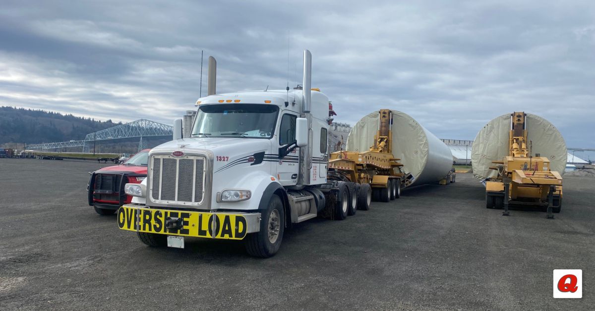 DriveQLine's tweet photo. USA ➡️ CAN
OAL = 176’
OAW = 14’11”
OAH = 15’9”
Weight = 223,000#

📸 Tony O.

#WideloadWednesday #HeavyHaul #HeavyHaulers #Trucking #Transportation #QLineTrucking #MovingTheWorld #ThankaTrucker #DriveQLine #Trucks #TruckLife #TruckNation #TruckerLife #Freight #TruckingLife https://t.co/L34Aq2H44a