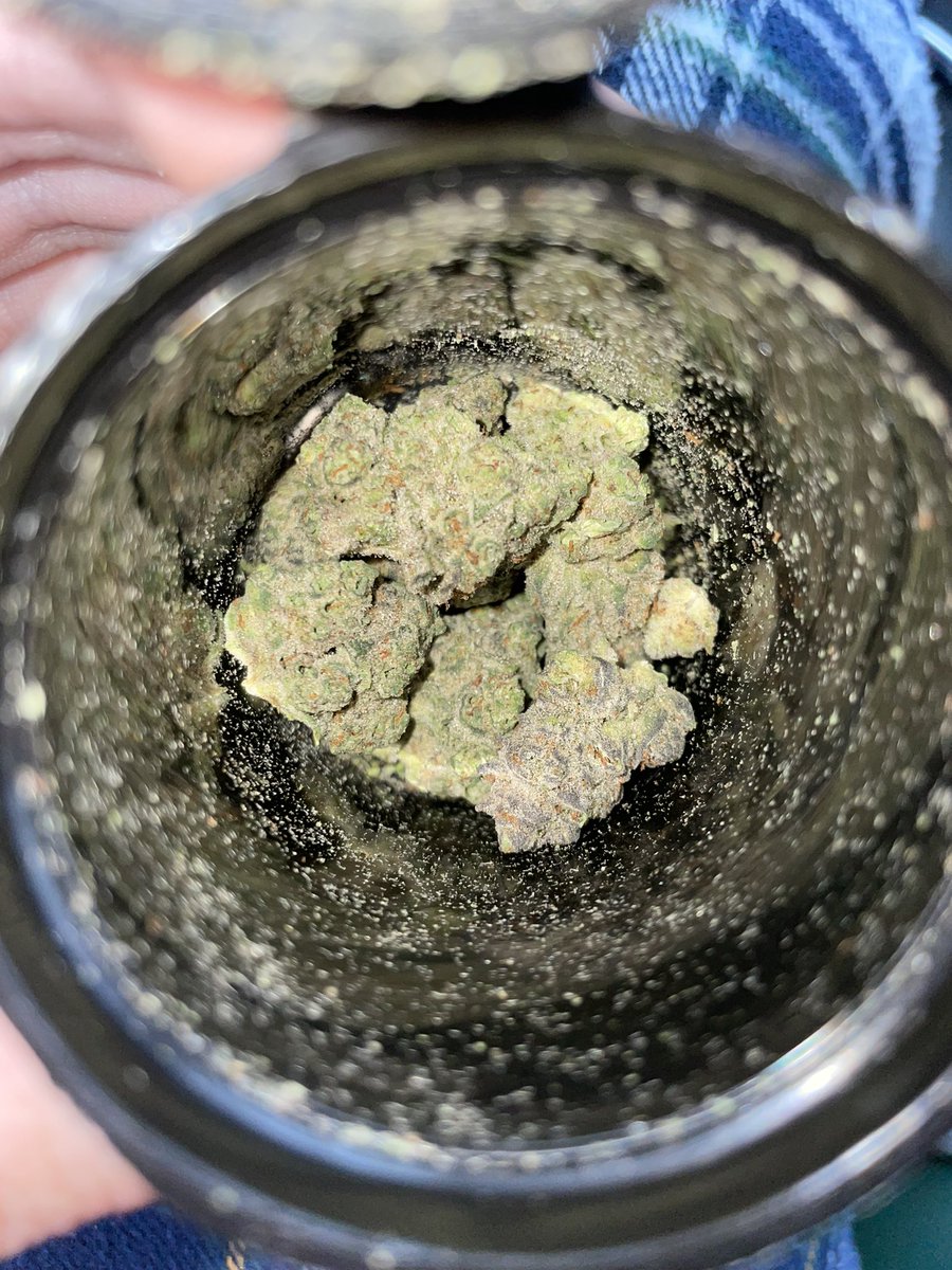 BrendanSohigh's tweet photo. Boutta get ready for dinner with a nice blunt of platinum mystery with a #rawcone filter tip ! Have a blessed stoney night everyone ๐ ๐ฟ let me know what your smoking on tonight โฌ๏ธ #weedcommunity #hotbox #StonerFam https://t.co/XL6wMZyi1U