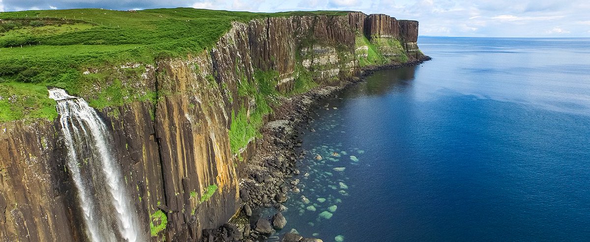 tourscotland's tweet photo. Tour #Scotland virtual travel video Blog with #Scottish music, of #Elishader on shore of #Loch #Mealt, on #Trotternish peninsula on visit and trip to North East #Island of #Skye, #Inner #Hebrides. Spectacular visitor attraction  #Kilt #Rock is located here https://t.co/JU8lNtvGgK https://t.co/uhr6yrGIwp