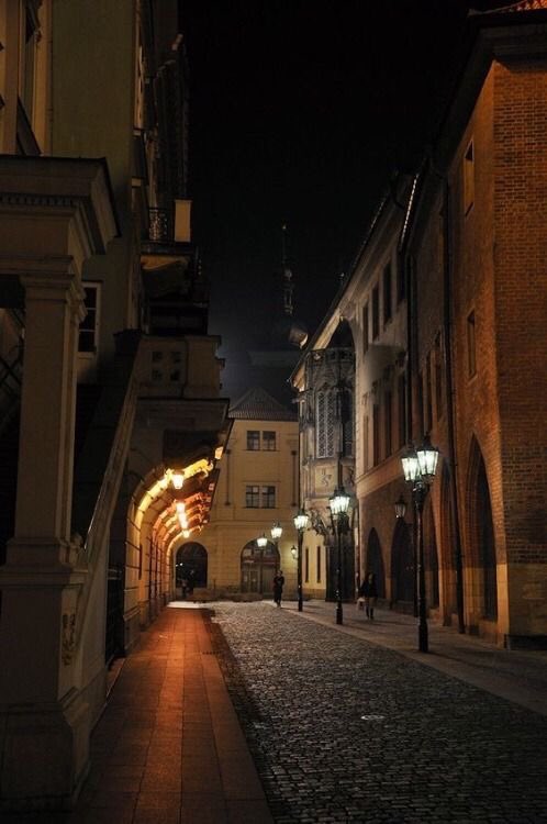 È ora 

Sì chiudono gli occhi 

🌙✨ 💫