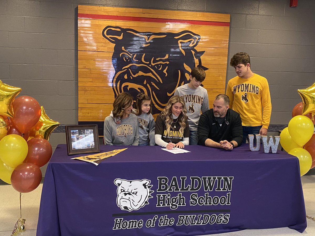 BHSBulletin348's tweet photo. Senior Izzy Harvey signed today to compete in Track &amp; Field at the University of Wyoming. Harvey has a 3x State placer and a State champion for BHS. She will be a long sprinter at Wyoming, and major in Chemical Engineering with a minor in Biomedical Engineering #BulldogBoast https://t.co/LoXa27IFkN