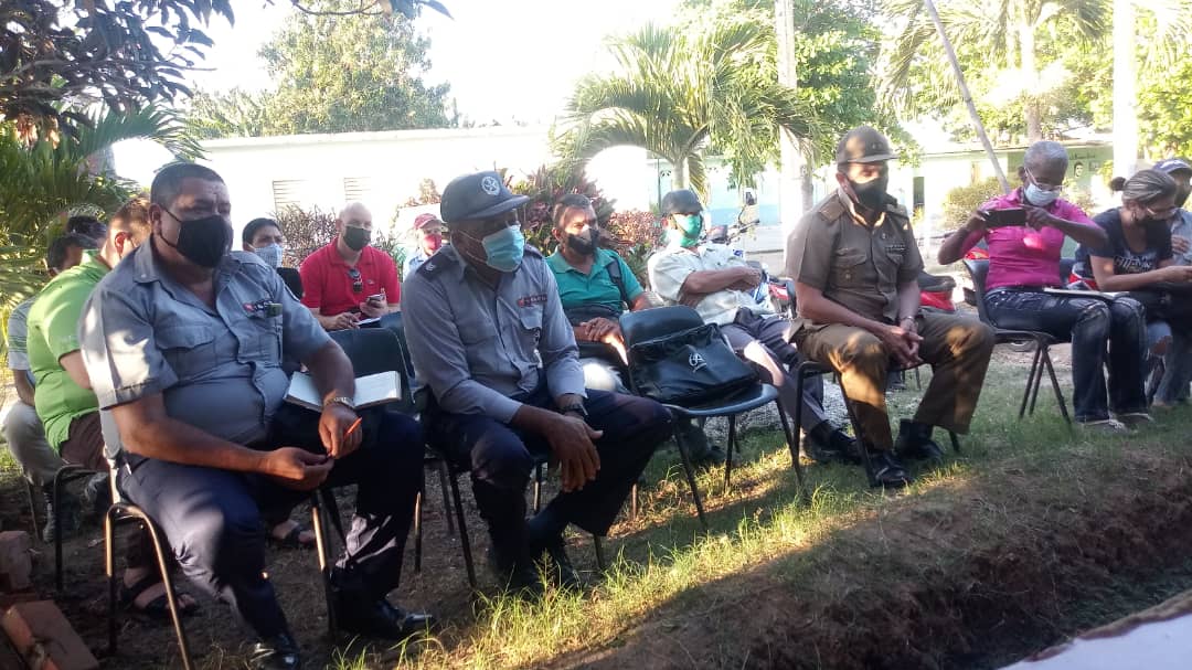 YuryCastaedaCa1's tweet photo. Se desarrolla reunión del Consejo Popular Colón, la UEB Acueducto y Alcantarillado Sancti Spiritus presente, como parte fundamental para la vida en la comunidad. #vamospormas2022 https://t.co/OnOBBLwGjh