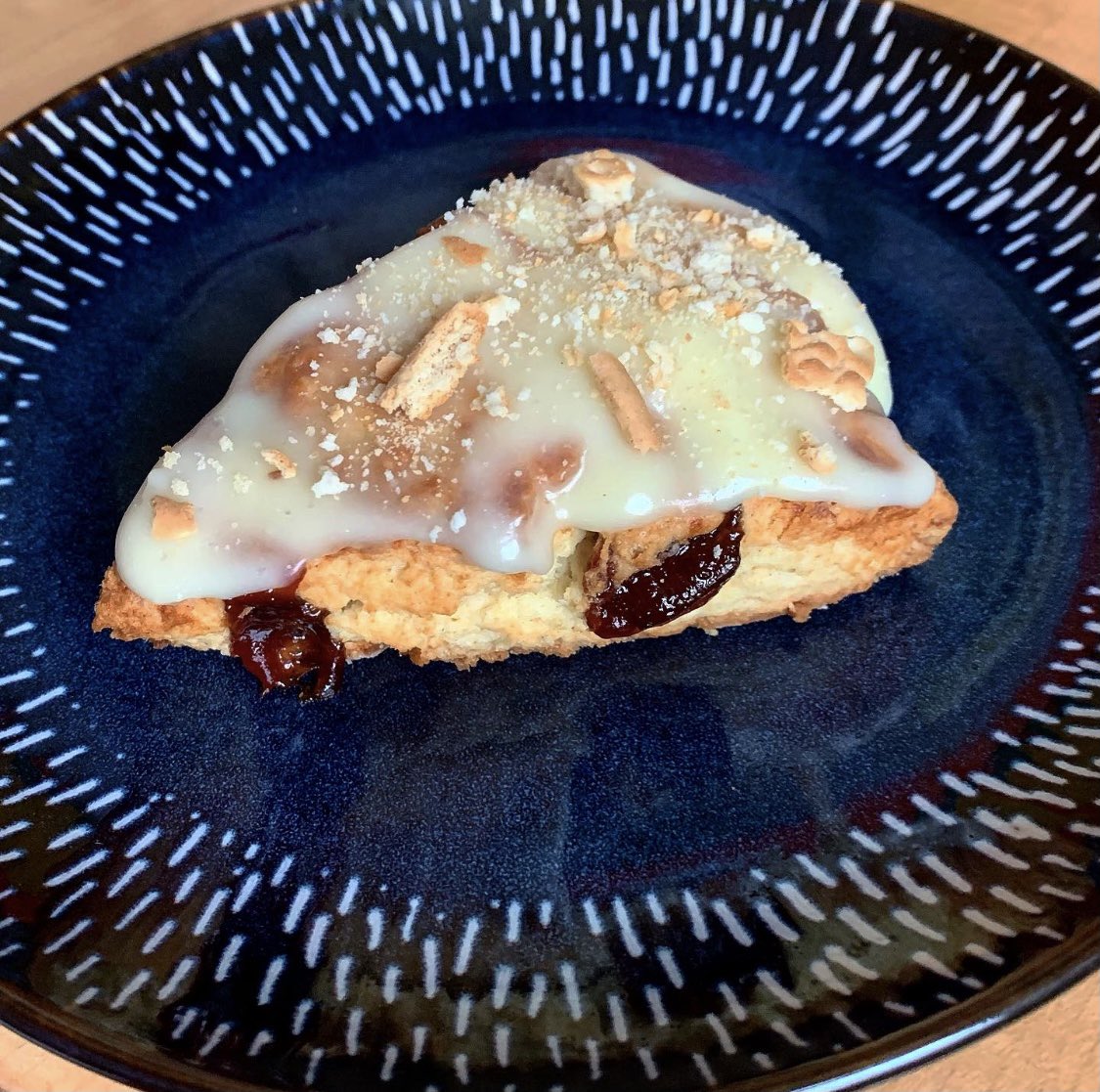 TheWinkingHippo's tweet photo. This is what happens when you want to make scones and have extra guava paste in the pantry. Guava and cream cheese scones with cream cheese icing and Maria cookie crumble. A taste of home…and England. https://t.co/dkBqq1atxg