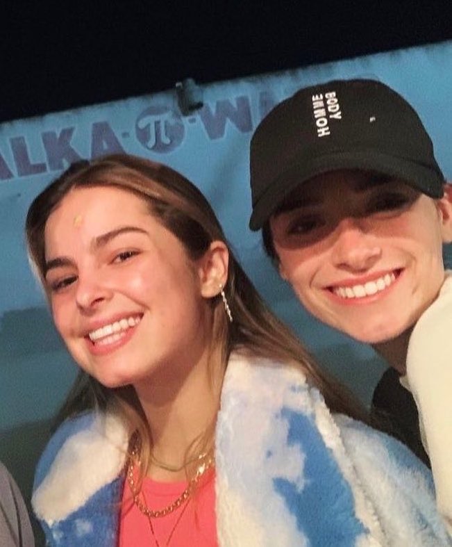 addsishot's tweet photo. I miss them so much… #dixison @whoisaddison @dixiedamelio https://t.co/c7hk80pXe1