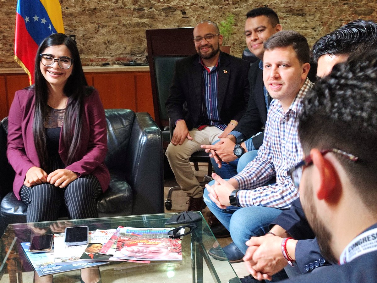 Recibí en la Segunda Vicepresidencia de la <a href="/Asamblea_Ven/">Asamblea Nacional 🇻🇪</a> a integrantes del Congreso de la Ciudad de México.

Con Damaris Hoyos, Christian Vega y Otoniel García intercambiamos visiones para fortalecer la integración de la juventud latinoamericana.

@jorgerpsuv_ 
<a href="/delcyrodriguezv/">Delcy Rodríguez</a>