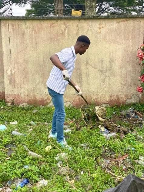 UbongAndyUsoro's tweet image. #worldcleanupday Last year I join a group of environmentalist to cleanup our society. We can do ever better. @MinistryWCD @CliMates_ @GeraldKutney @miketerungwa #ClimateActionNow #ClimateIsHealth #ClimateCrisis #ClimateEmergency #biodiversity #SaveTheNature #CleanEnergy