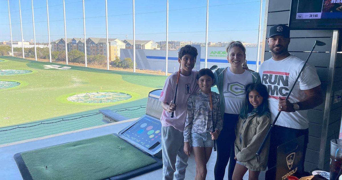 evyramos's tweet photo. Blessed to have been given the time to spend this afternoon together having fun. I love my family. ❤️  @Topgolf #family https://t.co/U5PLiIHTqf