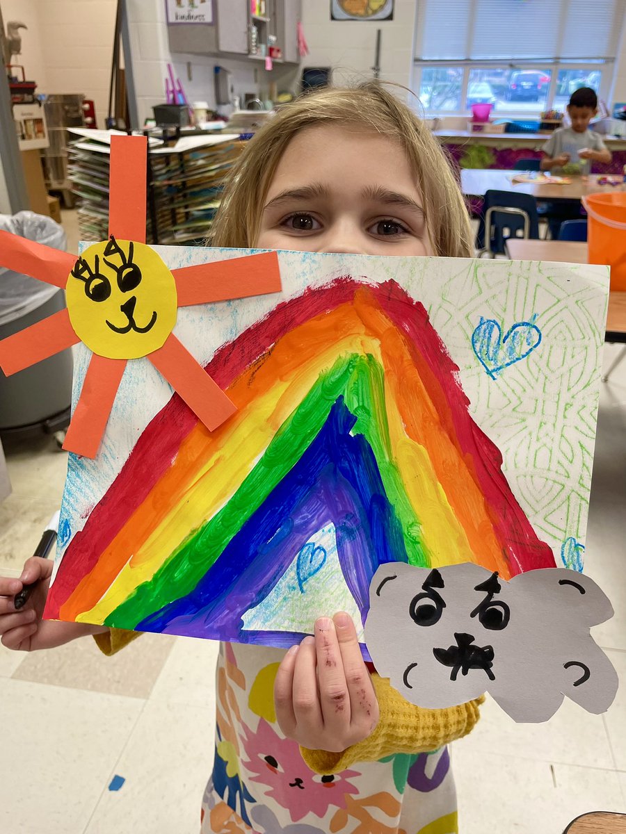 mrswynn_art's tweet photo. Sharing some kindergarten sunshine on this rainy day! 🌈 @LinkhornParkES @KScarbs @allyinvb https://t.co/2dNaN7DEwV