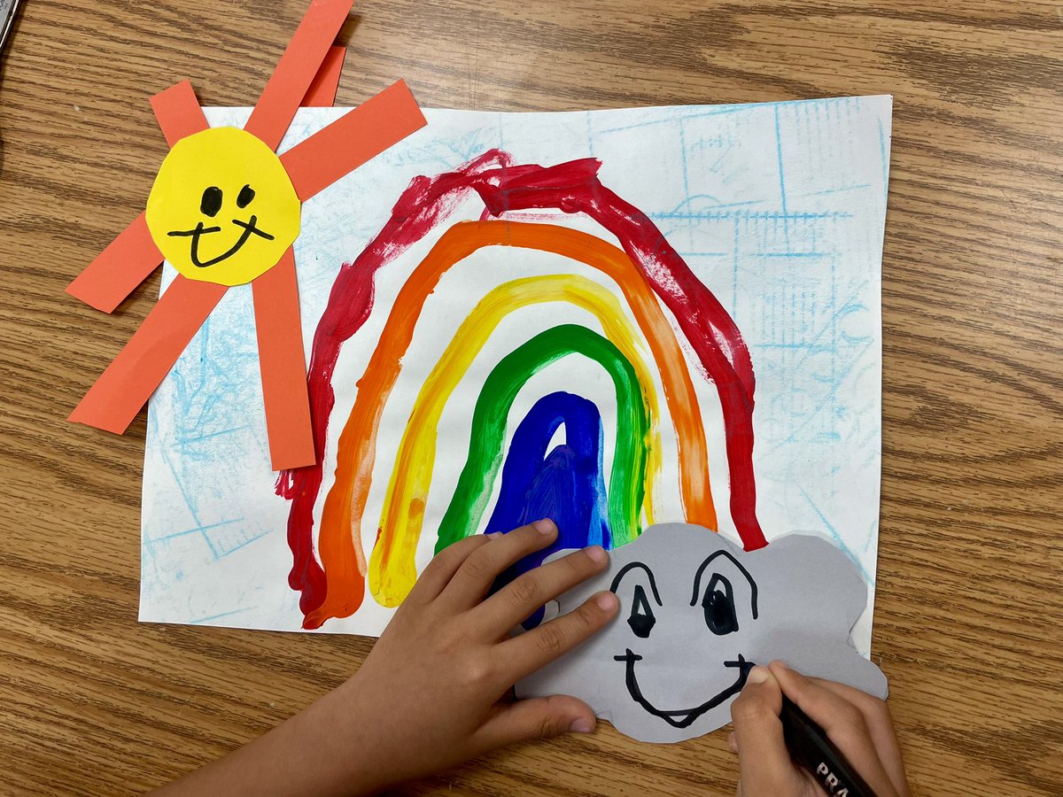 mrswynn_art's tweet photo. Sharing some kindergarten sunshine on this rainy day! 🌈 @LinkhornParkES @KScarbs @allyinvb https://t.co/2dNaN7DEwV