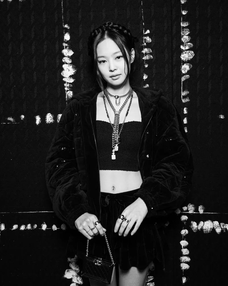 blackpinkbabo's tweet photo. Jennie for Chanel 😍 @Blackpink https://t.co/VuU7xgYXuG