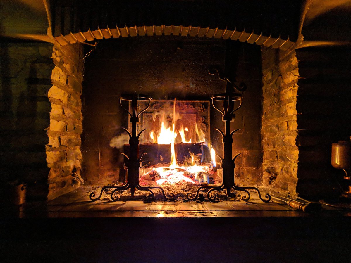 midtownsweeps's tweet photo. Another snowy day here in Colorado!
Time to cozy up to the fireplace🔥 https://t.co/L1gWXVom59