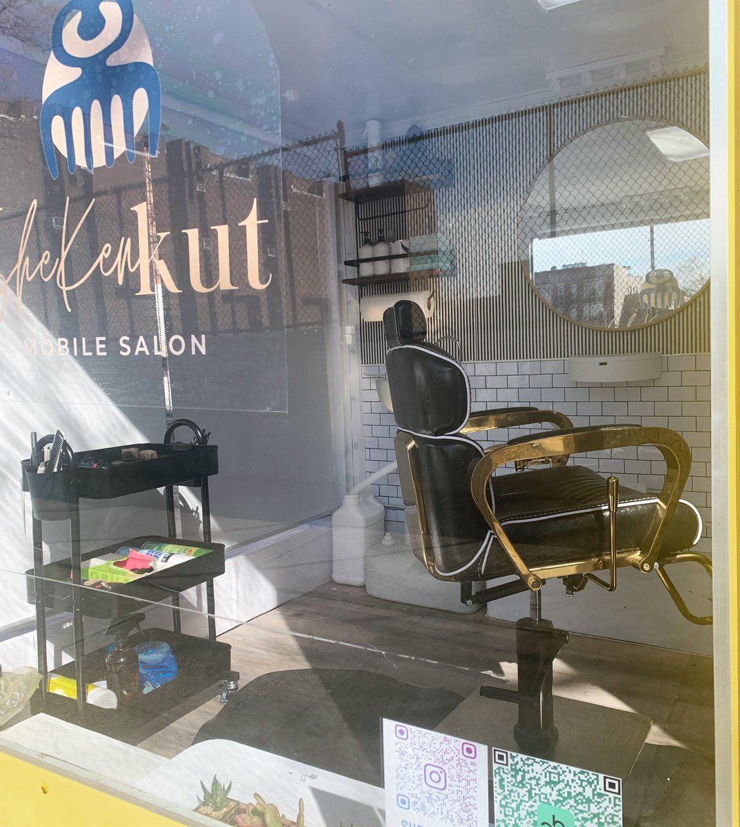 KenVaDel's tweet photo. When I quit my job, I knew it would be scary. All I knew was that I had an idea and nothing to lose. Now 10 months later, I have my own business in my own little yellow truck😭
Follow me on IG:shekenkut  #grateful #mobilebarbershop #queerbarber #brooklynbarber https://t.co/VYa4azIFQY