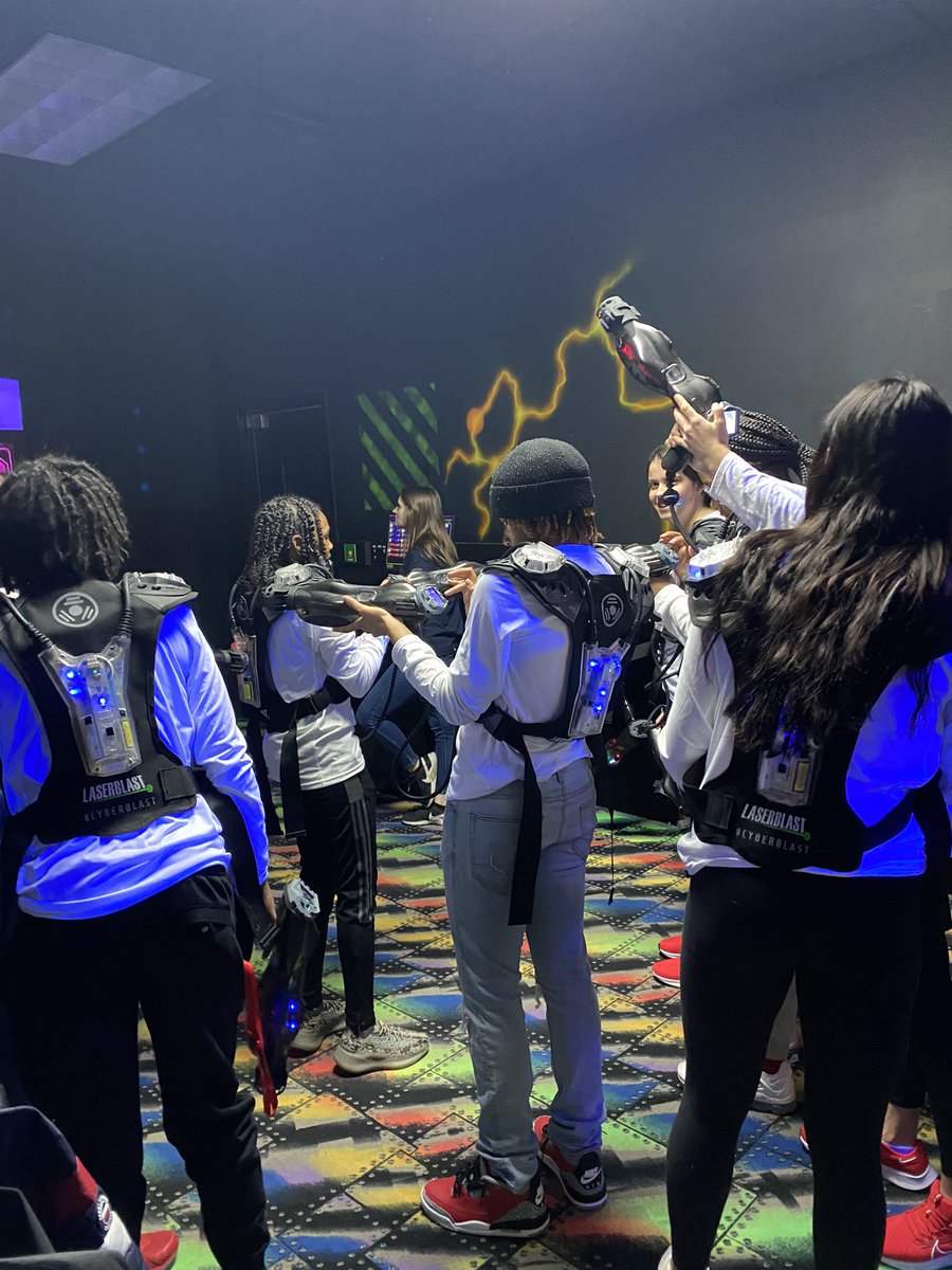 Owens_WBB's tweet photo. Blowing off some steam before we start playing tomorrow with some Laser Tag, Video Games, and Air Hockey! 🅾️🏀🎯 https://t.co/cqoQI2HFrP