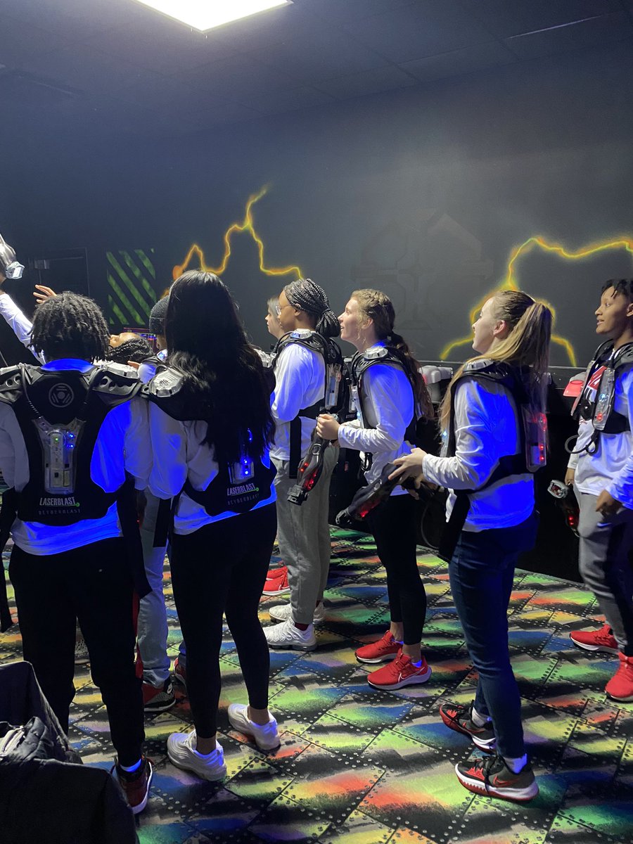 Owens_WBB's tweet photo. Blowing off some steam before we start playing tomorrow with some Laser Tag, Video Games, and Air Hockey! 🅾️🏀🎯 https://t.co/cqoQI2HFrP