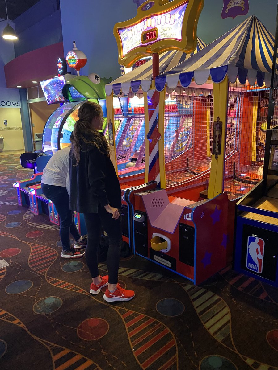 Owens_WBB's tweet photo. Blowing off some steam before we start playing tomorrow with some Laser Tag, Video Games, and Air Hockey! 🅾️🏀🎯 https://t.co/cqoQI2HFrP