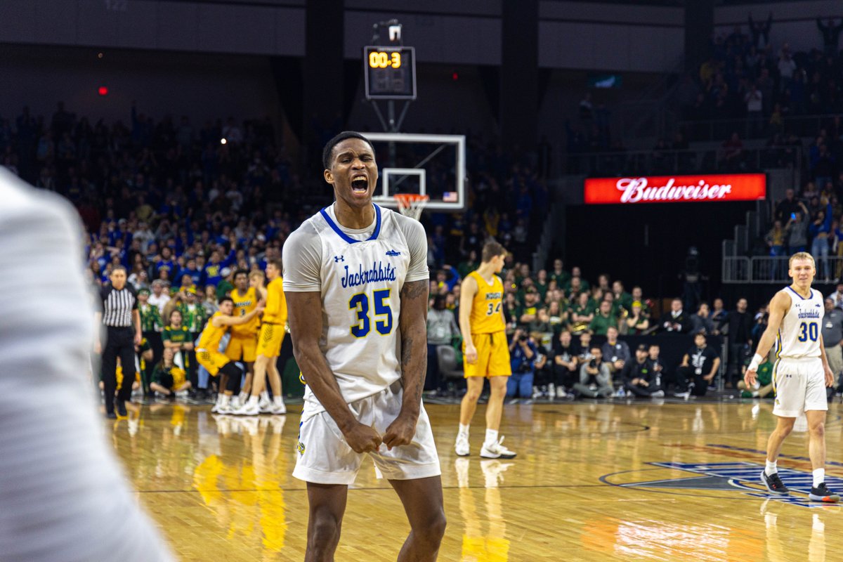 GoJacksMBB's tweet photo. 21-0. 𝗟𝗘𝗧'𝗦 𝗗𝗔𝗡𝗖𝗘! 🕺

#GoJacks 🐰 https://t.co/d526S1gd0j