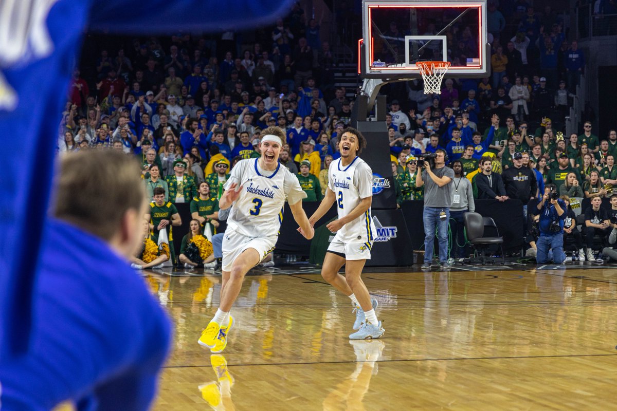 GoJacksMBB's tweet photo. 21-0. 𝗟𝗘𝗧'𝗦 𝗗𝗔𝗡𝗖𝗘! 🕺

#GoJacks 🐰 https://t.co/d526S1gd0j