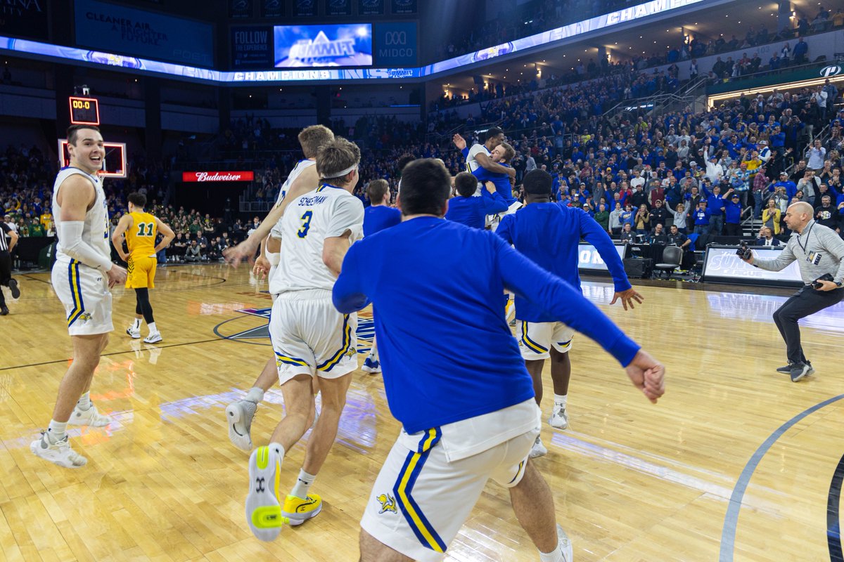 GoJacksMBB's tweet photo. 21-0. 𝗟𝗘𝗧'𝗦 𝗗𝗔𝗡𝗖𝗘! 🕺

#GoJacks 🐰 https://t.co/d526S1gd0j