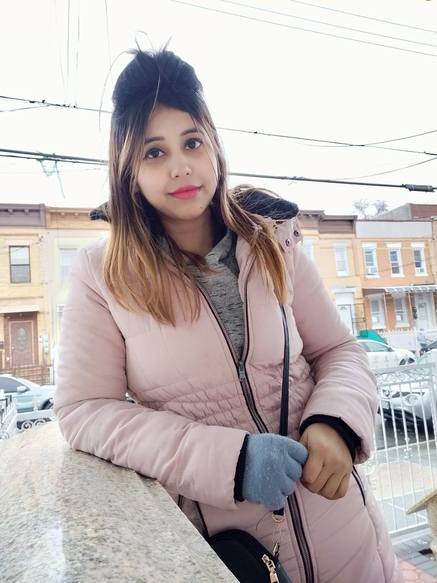 সুন্দর বলতে কিছু নাই। আপনি যাকে যত বেশি ভালোবাসবেন, সে আপনার কাছে ততটাই সুন্দর!♥