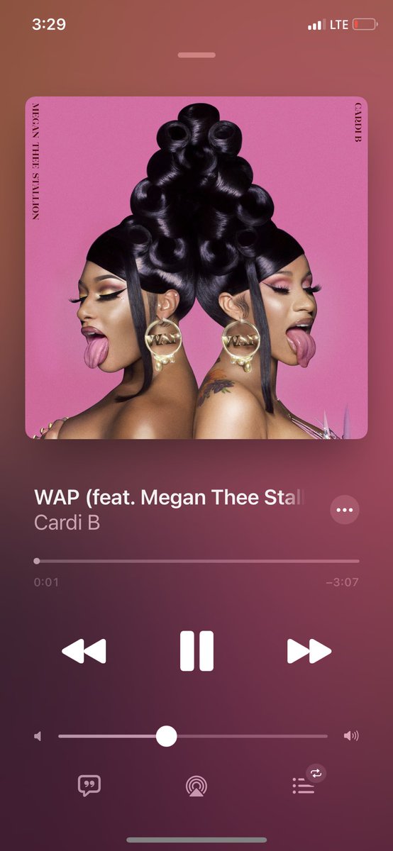 NMLITEE's tweet photo. Nicki is only praising lil Kim bc she’s trying to make it seem like she’s “NICE” it took 12 years to say her name and give her praise after you realized how it feels for someone to take ur spot and how u get treated after u are the number 3 female rapper in 2022. Disgusting pig https://t.co/WC2sA8LSxN