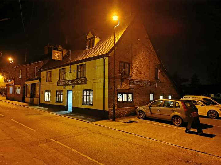 MuskerMcIntyre's tweet photo. Lovely stroll over Falcon Meadow #Ditchingham this evening and into #Bungay. Very exciting to see the doors of the Chequers Inn open again.

#lovewherewelive #Suffolk #Norfolk https://t.co/Lakjf20xrc