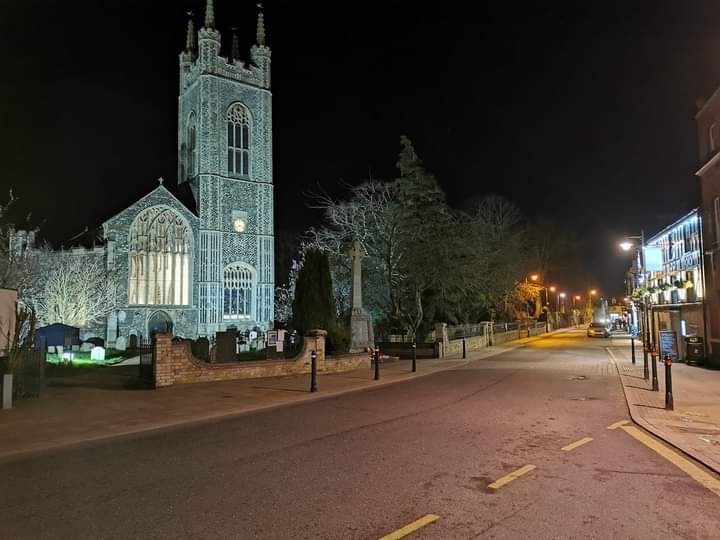 MuskerMcIntyre's tweet photo. Lovely stroll over Falcon Meadow #Ditchingham this evening and into #Bungay. Very exciting to see the doors of the Chequers Inn open again.

#lovewherewelive #Suffolk #Norfolk https://t.co/Lakjf20xrc