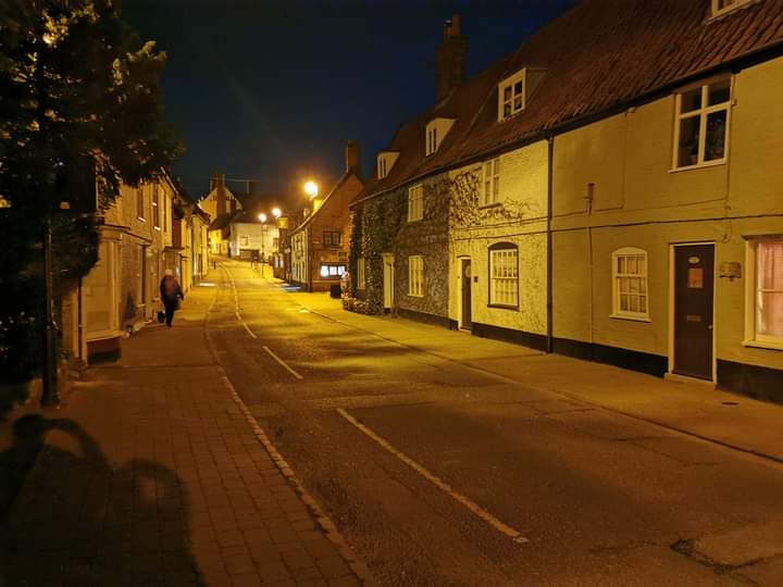 MuskerMcIntyre's tweet photo. Lovely stroll over Falcon Meadow #Ditchingham this evening and into #Bungay. Very exciting to see the doors of the Chequers Inn open again.

#lovewherewelive #Suffolk #Norfolk https://t.co/Lakjf20xrc
