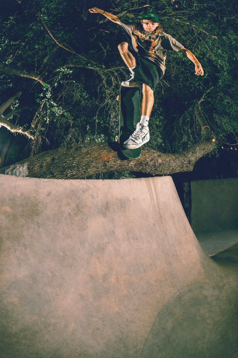 dylanmakar's tweet photo. oski at king ranch for his new dunk @nikesb https://t.co/AfVKh2Oq5p