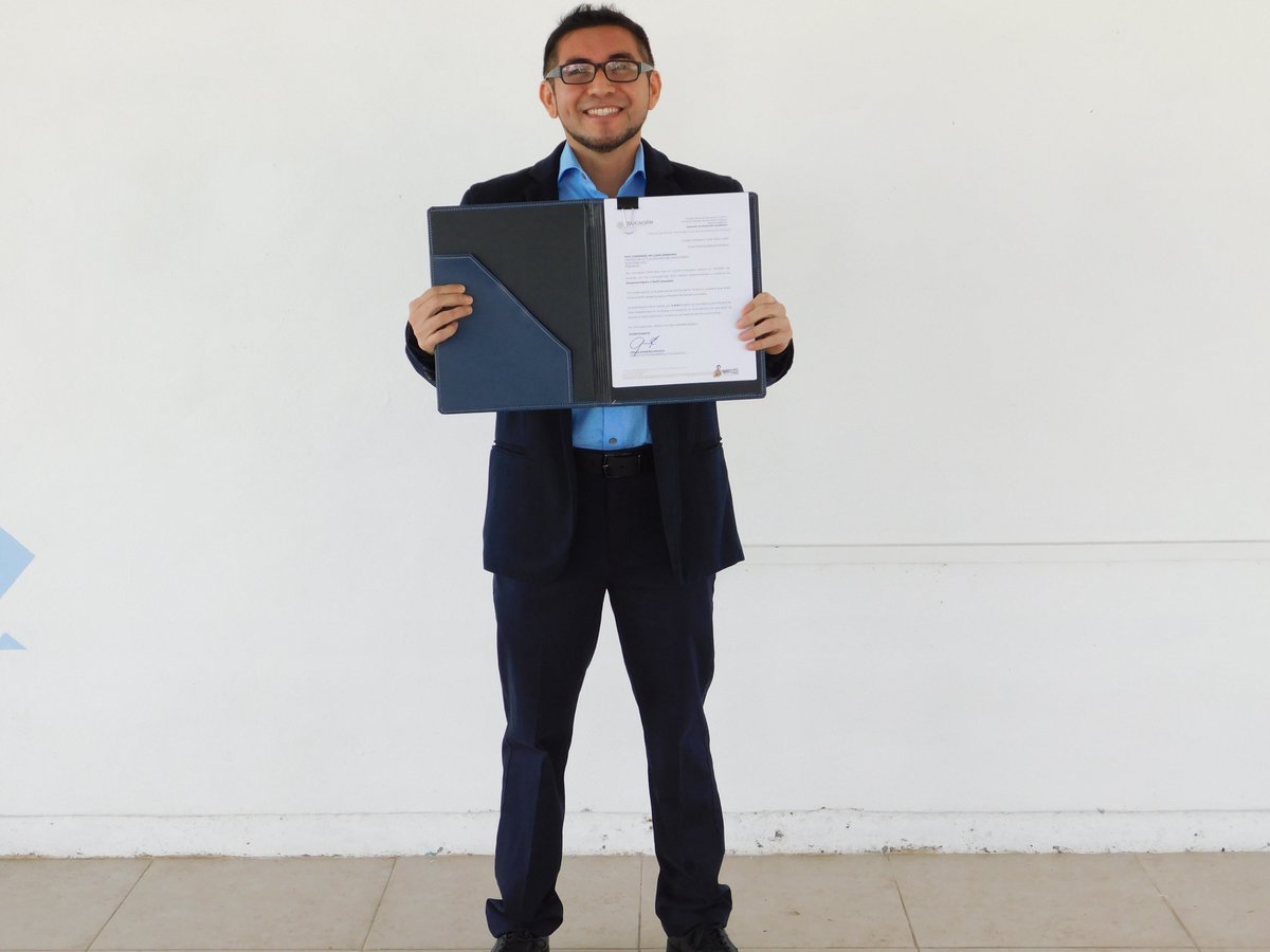 CAM_Chetumal's tweet photo. Un muy merecido reconocimiento al Mtro. William Abraham Puc Cárdenas, líder del Grupo de Investigación y Representante Institucional ante PRODEP, por la obtención de su Perfil Deseable. Nos sentimos muy orgullosos de su logro. ¡ENHORABUENA! 
#SomosCAM #SomosNormalistas 1/2 https://t.co/Bv4QGKLdZk
