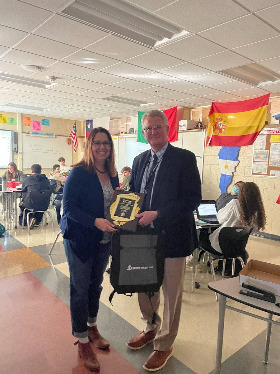 Congratulations to ⁦<a href="/SraLentz/">Monica Lentz</a>⁩ named the Brookfield Jaycees Teacher of the Year! “Mrs. Lentz sets the standard of excellence inside and outside of the classroom” #SpartanNation