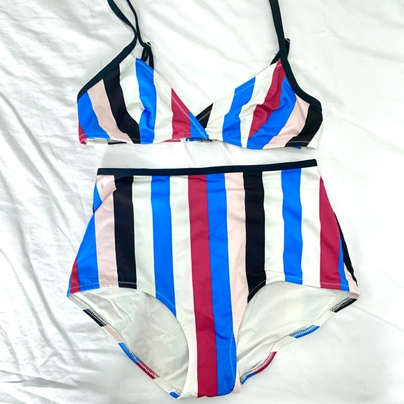 aspentreeshop's tweet photo. So good I had to share! Check out all the items I'm loving on @Poshmarkapp #poshmark #fashion #style #shopmycloset #madewell #marinelayer #solidstriped: https://t.co/gOsCij6FUk https://t.co/IGQ4yRgqPu