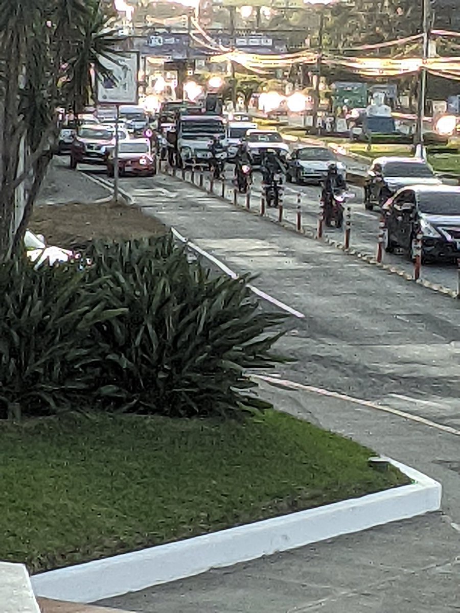 augaspar11's tweet photo. @alertux Buenas tardes reportando leve colisión de 2 vehículos particulares en Blvd. los Próceres, a un costado de la UCA https://t.co/X37GWjs0hv