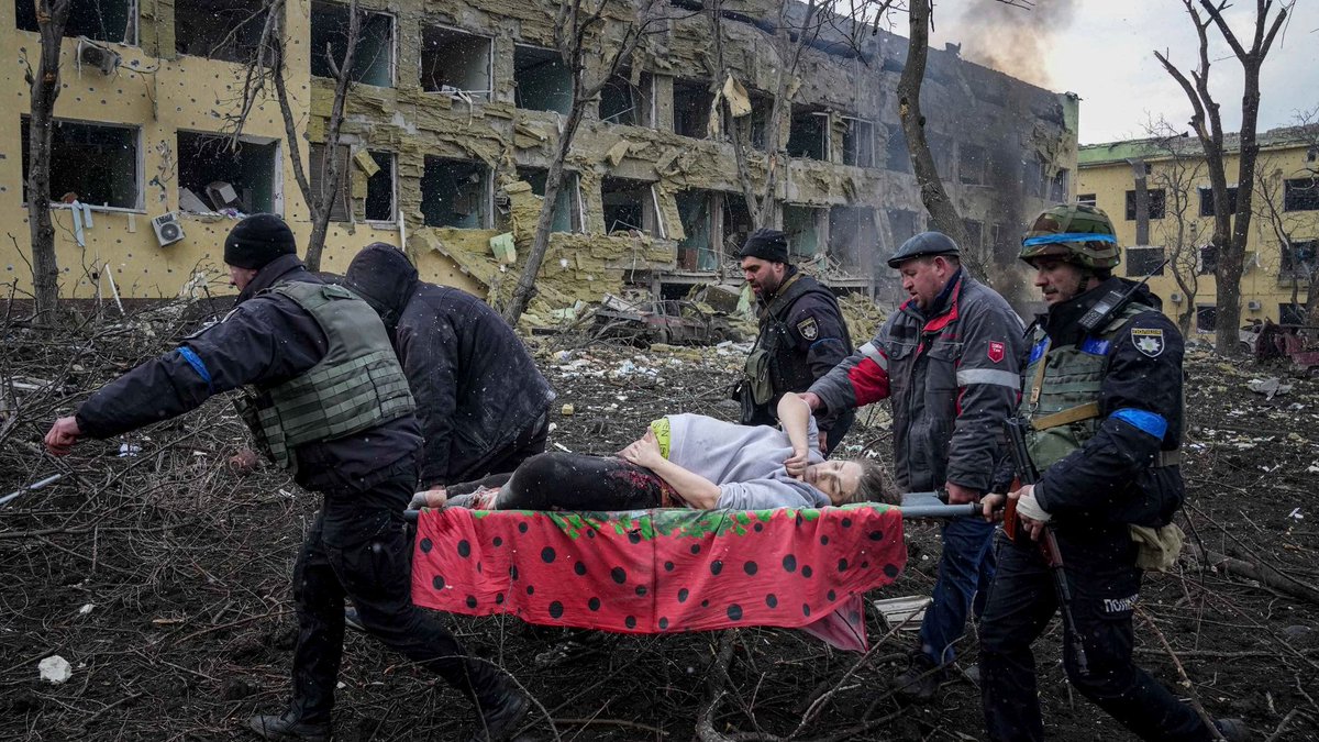 tcsnoticias's tweet photo. El Alcalde de #Mariupol, Vadim #Boichenko, ha dado a conocer que en lo que va de los ataques del #ejército de #Rusia, a la ciudad que gobierna, han muerto 1,207 civiles. #TCSN. https://t.co/bNTzSxHdxX