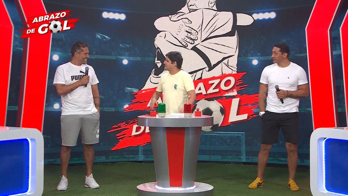 willaxtv's tweet photo. #AbrazoDeGol
Los equipos #SinfoníaDePoulsen y #VikingosFC se enfrentan en fútbol net con nuestros invitados Carlos 'el negro' Galván y Leao Butrón en Abrazo de Gol ⚽
Sigue nuestra señal en vivo 👉 https://t.co/1dRkBmXcWy https://t.co/3crH35B3hc