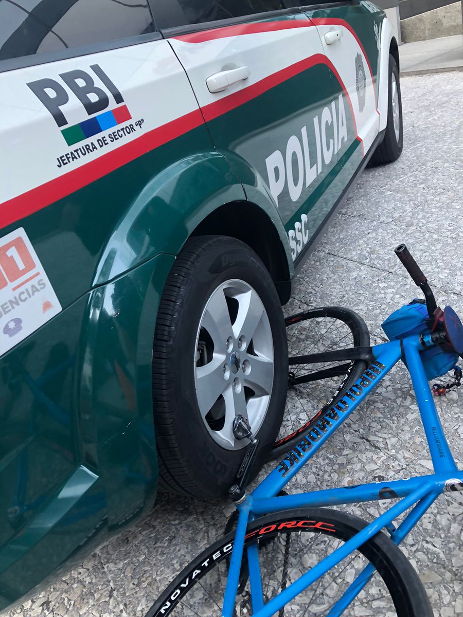 keritah's tweet photo. #SOS por favor les pedimos realizar las diligencias correspondientes a este percance. @C5_CDMX  @LaSEMOVI  @SSC_CDMX @OVIALCDMX pedimos se realice un proceso justo para el colega y amigo, esclareciendo responsabilidades. #RT #CDMX https://t.co/ObDbJKJVyS