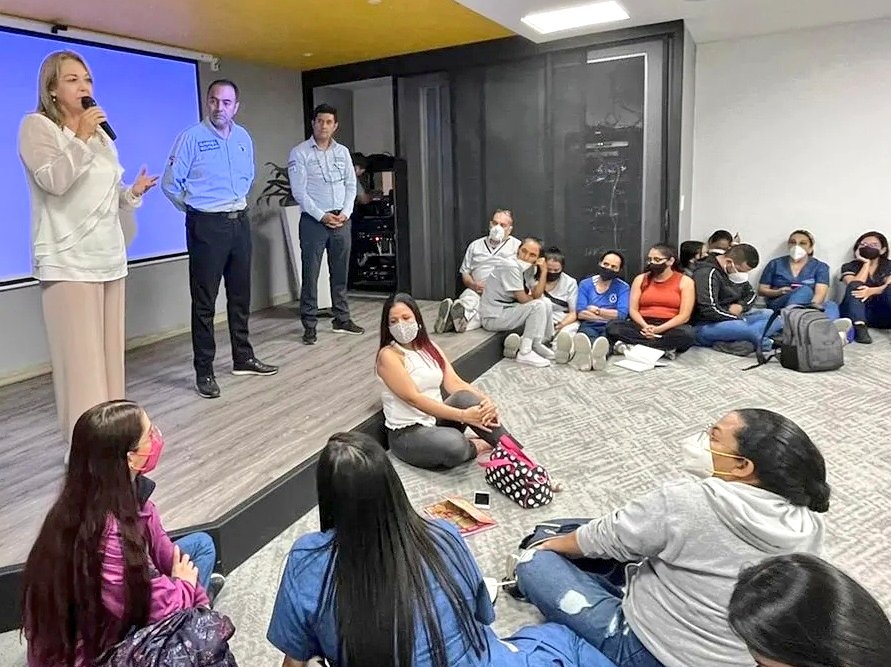 gabrielbeltranl's tweet photo. 🔵9️⃣🇨🇴 Trabajar en propuestas sobre la salud mental en el #Quindío también es una prioridad de @PartidoMIRA
@aydeelizarazoc #EquipoPorColombia
#SenadoMIRA9
@JuVillanuevaP #Camara103 https://t.co/AigSLqDv8p