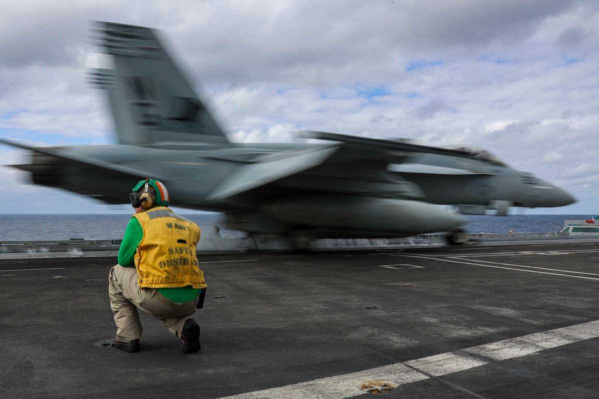 USPacificFleet's tweet photo. #VAQ133, #VFA14 and #VMFA314, assigned to #CVW9, conduct flight operations with @CVN_72 in @US7thFleet. 
📸: MC3 Javier Reyes
#FreeandOpenIndoPacific #Readiness #BlueGreenTeam https://t.co/XRLJgjbRk2