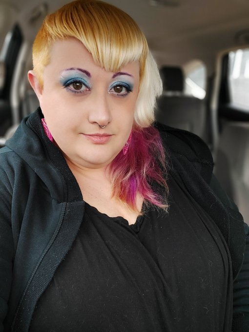 Howdy, I bleached my hair! Still trying to decide what colors to use. 😃😃 Oh and also, #bigasstitties<a href="/tag/bigasstitties"class="tags"><span>#bigasstitties</span></a>