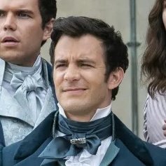 bridgertonstans's tweet photo. Benedict dá sinais de não enxergar bem desde cedo, só não vê quem também tem o mesmo problema que ele 

#Bridgerton https://t.co/FpdVqCJuBX
