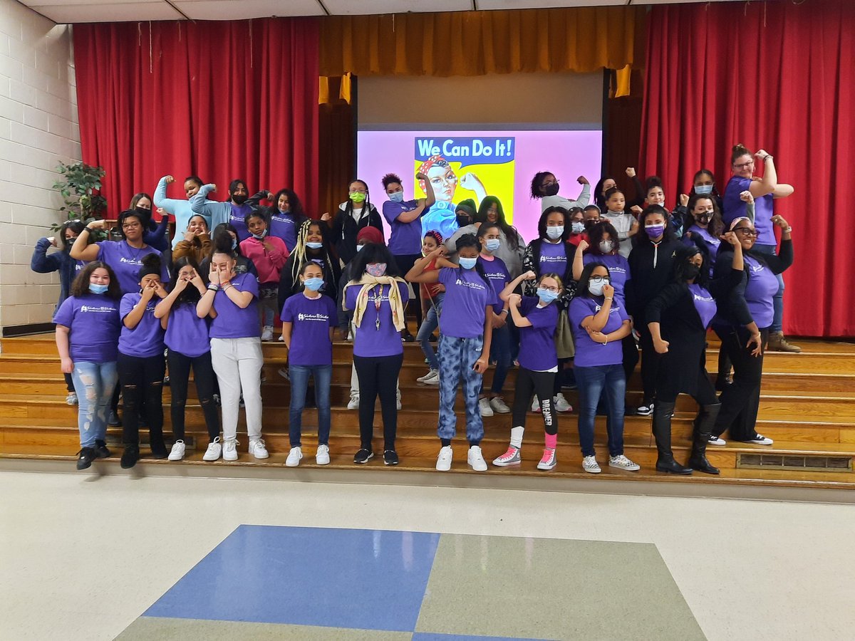 SIISschool09's tweet photo. Leaving our thumb prints on the 🌎 #Sisterhood #InternationalWomensDay #mentorship @RCSDMLKJr @jamisoncollette @Jerondagriffin1 @gatorADL @DLawtonGreggs @teachingonadime @COMeally https://t.co/ObDXN5mboC